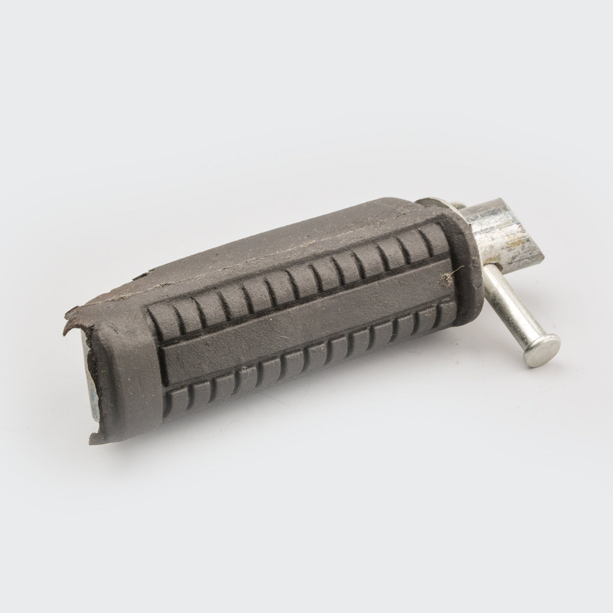 Footrest Assy [R] RH Pulsar [Digi]/135 for Bajaj — motorcycle spare part Kenya