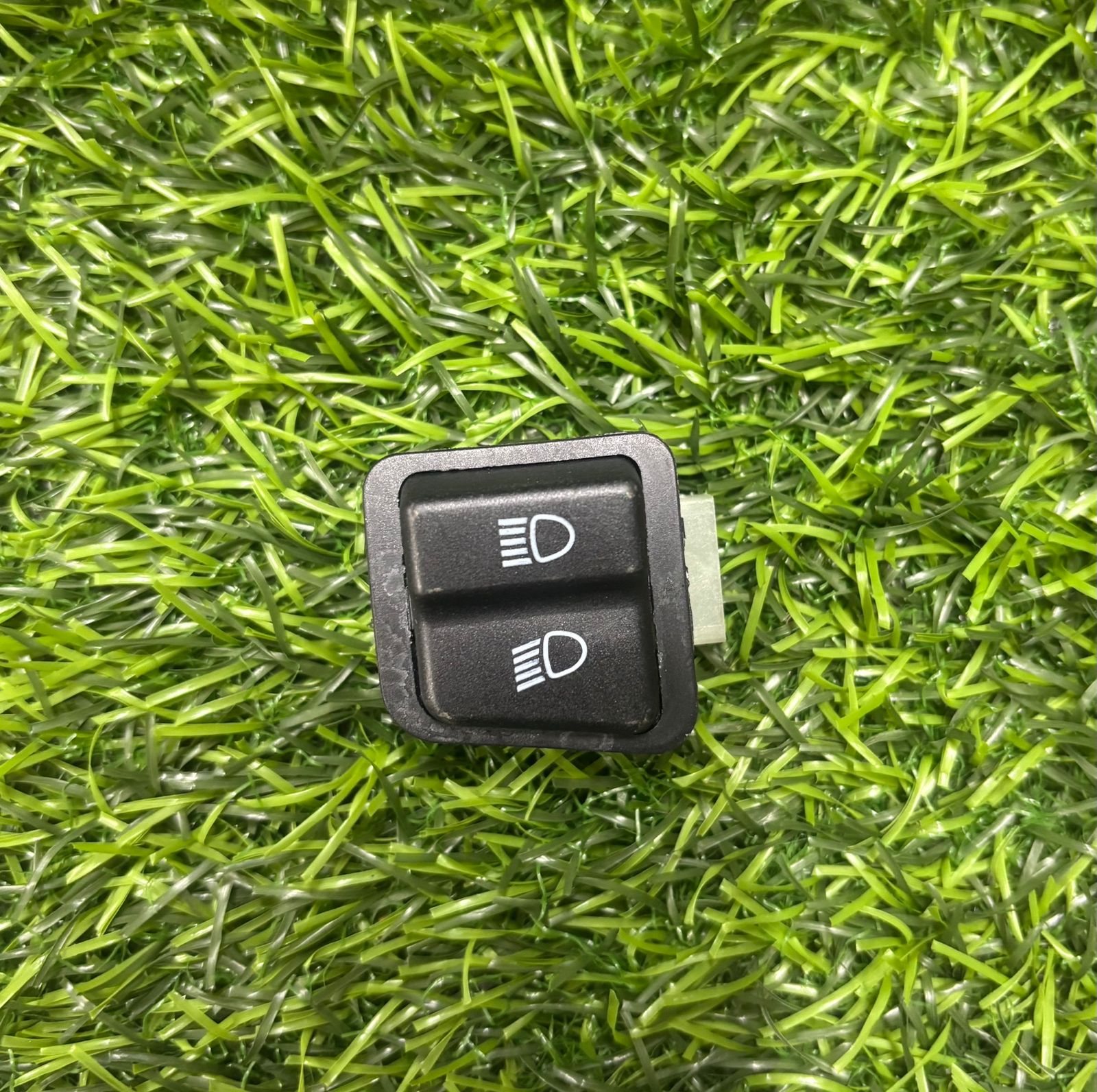 Upper Dipper Button Switch for Suzuki Access Old — motorcycle spare part Kenya